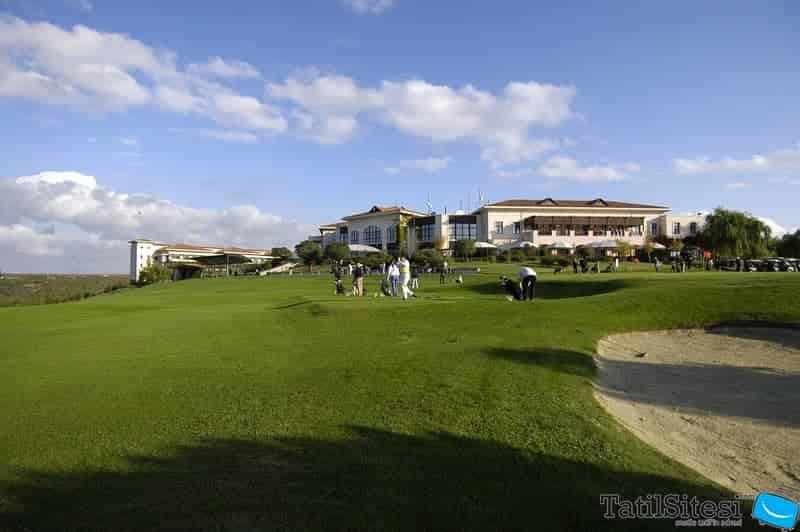 Klassis Golf & Country Club 